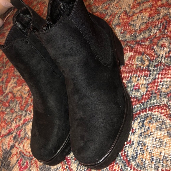 Platform booties - Picture 2 of 2